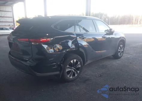 2021 Toyota Highlander Xle z USA, uszkodzony, nr VIN 5TDGZRBH4MS533595